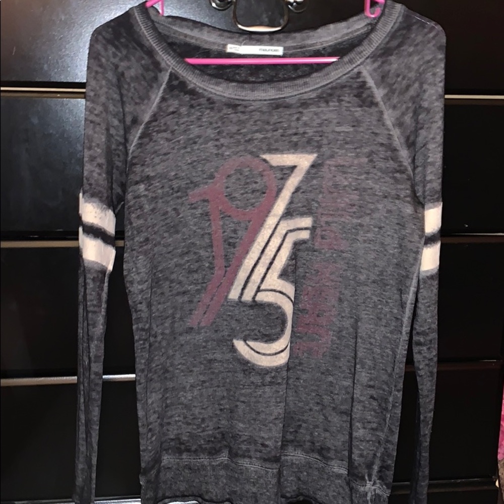 gray sporty 1975 long sleeve shirt